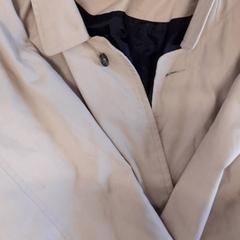 Trenchcoat, ako bolo nahlásené Grand Hotel Amrath Kurhaus pomocou iLost