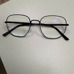 Lentes Noir, segundo informou ilévia usando iLost