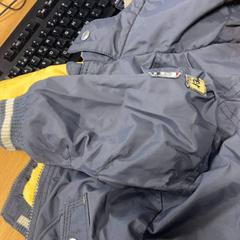 Barnjacka blauw/paars/geel, rapporterat av VITAZ campus Sint-Niklaas med iLost