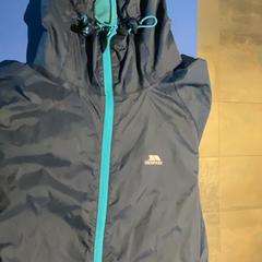 Giacca Trespass, come riportato da MEININGER Hotel Amsterdam City West utilizzando iLost