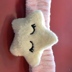 장난감 & 머리띠 headband, iLost를 사용하여 MEININGER Hotel Berlin Alexanderplatz에 보고됨