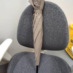 Guarda-chuva, como reportado por IKEA Paris - Italie Deux utilizando o iLost