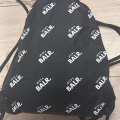 Rugzakje met kleding, como reportado por Pouw Vervoer utilizando o iLost