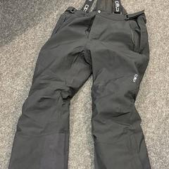 Lyžařské kalhoty, jak nahlášeno SnowWorld Landgraaf pomocí iLost