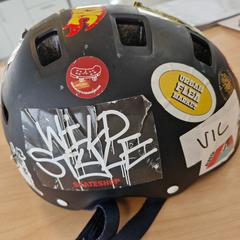 Hainbat - Skatehelm, gisa salatu by Centraal magazijn iLost erabiliz