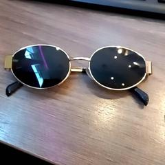 Napszemüveg Black gold, amint azt Leonardo Royal Hotel Amsterdam az iLost segítségével jelentette.