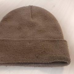 Kleding - Muts - lichtbruin, a été signalé par Centraal magazijn utilisant iLost