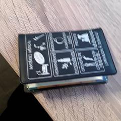 Kártyatartó, amint azt EBS Tramplein az iLost segítségével jelentette.