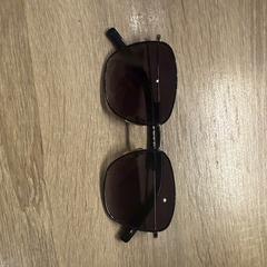 Gafas de sol Zwart monteur, segundo informou Van der Valk Hotel Assen usando iLost