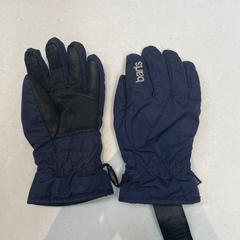 Handschoenen, som rapportert av Rijksmuseum van Oudheden ved bruk av iLost