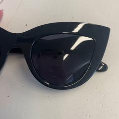 Gafas de sol Zwart, segundo informou GVB usando iLost