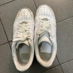 Shoes, segundo informou Inntel Hotels Amsterdam Centre usando iLost