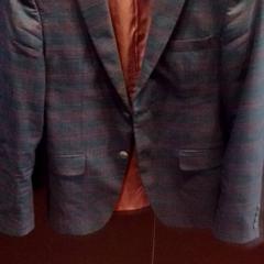 Jaqueta de vestit, segons ha informat TivoliVredenburg mitjançant iLost