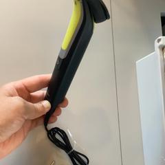 Rasierapparat Black and green, gemeldet von MEININGER Hotel Berlin Airport über iLost