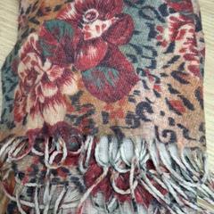 Bufanda echarpe, segons ha informat IKEA Montpellier mitjançant iLost