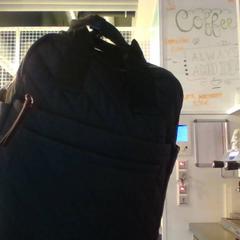 Zaino black, come riportato da MEININGER Hotel Heidelberg Hauptbahnhof utilizzando iLost