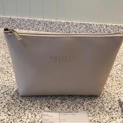 Bolsa Cream, segundo informou MEININGER Hotel Berlin "Mitte" Humboldthaus usando iLost