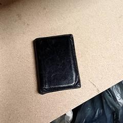 財布 Hassan Abu がiLostで Qbuzz GD Groningen Peizerweg によって報告されました