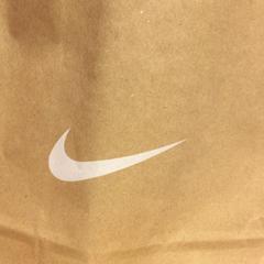 شراء نايك، كما تم الإبلاغ عنه بواسطة Designer Outlet Roermond عبر iLost