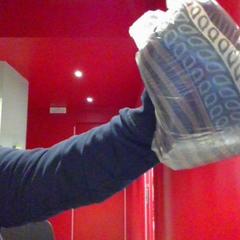 Écharpe print blue brown, a été signalé par MEININGER Hotel Roma Termini utilisant iLost