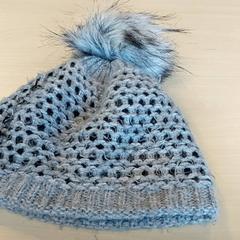 Kläder - Muts grijs, rapporterat av Regio Oost-Vlaanderen med iLost