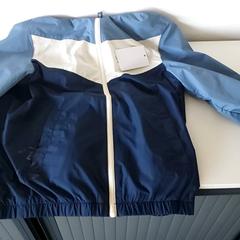 Roupa Jas, segundo informou Regio Limburg - Leuven usando iLost