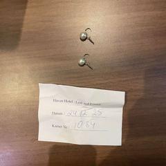 귀걸이 earring pearls, iLost를 사용하여 Haven Hotel Rotterdam에 보고됨