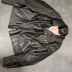 Casaco de pele, como reportado por RRReis IJssel-Vecht Lelystad utilizando o iLost