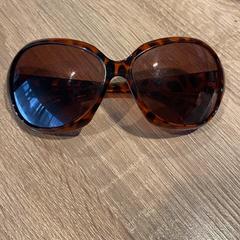 Zonnebril, zgłoszono przez Van der Valk Hotel Apeldoorn - De Cantharel przy użyciu iLost