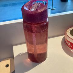 Cup & Water bottle Roze, segundo informou Pathé Nijmegen usando iLost
