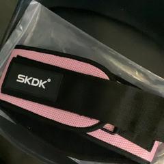 Rückenstütze Pink und s, a été signalé par MEININGER Hotel Berlin Alexanderplatz utilisant iLost