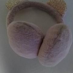 Hörselkåpor, rapporterat av Regio Antwerpen - Brussel med iLost