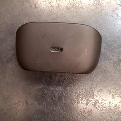 Draadloze oortjes, segundo informou Rotterdam The Hague Airport usando iLost