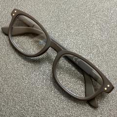 眼鏡 Dunkelgrau optisch がiLostで Schönbrunn "Group Center" によって報告されました