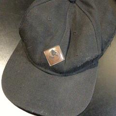 Boné Zwart, como reportado por TivoliVredenburg utilizando o iLost