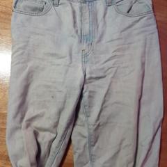 Jeans LEVI, ha sido reportado por Into The Great Wide Open con iLost