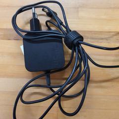 Carregador de portátil, como reportado por Bolognalaan 101 utilizando o iLost