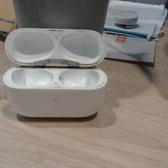 Estuche de airpods Wit zonder oortjes, ha sido reportado por IJsselland Ziekenhuis con iLost