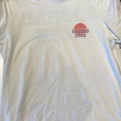 T shirt white, ha sido reportado por Amsterdam ID Aparthotel con iLost