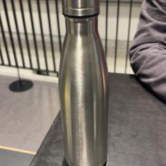 Botella para beber Zilver, segundo informou Universiteit Gent - Faculteitsbibliotheek LW usando iLost