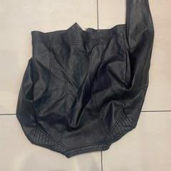 Kurtka, zgłoszono przez Johan Cruijff ArenA przy użyciu iLost