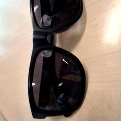 Zonnebril Noires, zoals gemeld door IKEA Grenoble met iLost