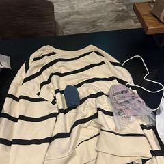 Svetr, jak nahlášeno Van der Valk Hotel Amsterdam-Amstel pomocí iLost