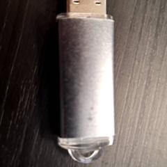 Pen USB, como reportado por Gemeente Nijmegen utilizando o iLost