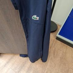 ジャケット Lacoste がiLostで Connexxion Amstelland-Meerlanden Schiphol Noord によって報告されました