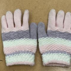 Kesztyű, amint azt IKEA Tokyo-Bay az iLost segítségével jelentette.