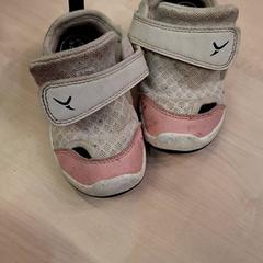 Sneaker, zoals gemeld door IKEA Paris Nord Roissy met iLost