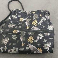 İLost kullanarak Centraal magazijn tarafından bildirildiği gibi Turnpike çantası