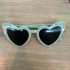 Solglasögon, rapporterat av MEININGER Hotel Köln West med iLost