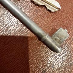 Chaveiro com chaves, como reportado por TCL utilizando o iLost